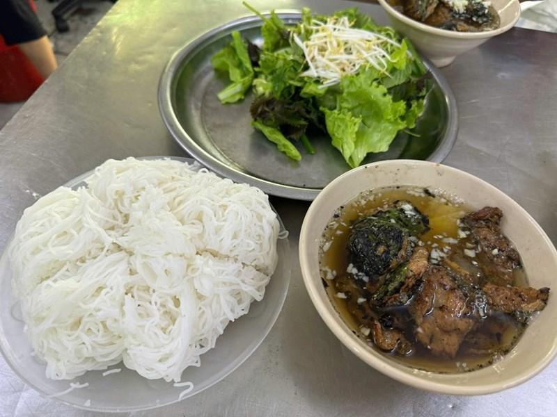 Set bun cha day dan tai mot ha noi quan noi tieng