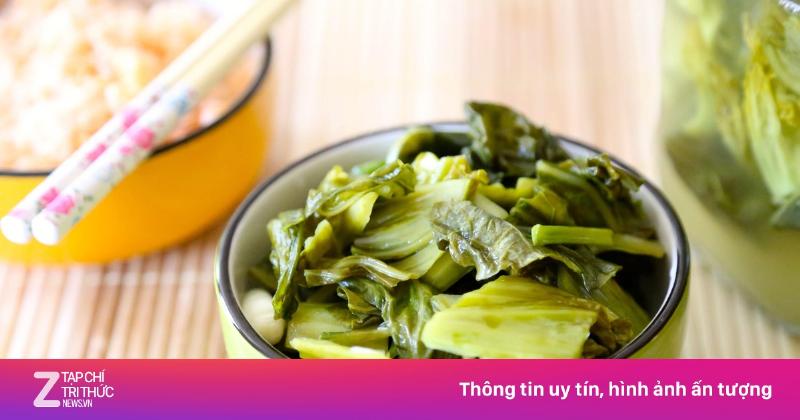 Canh chua ăn kèm rau luộc, dưa muối - Bữa cơm gia đình đơn giản mà ngon miệng